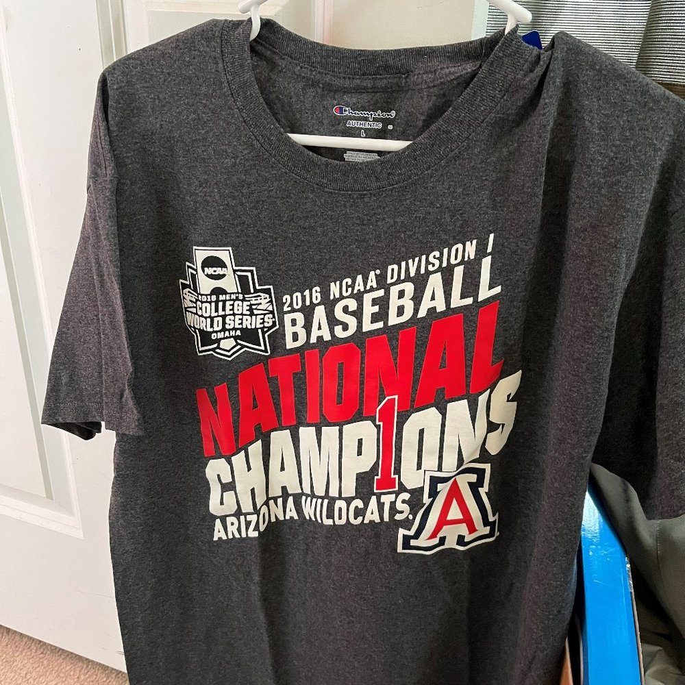 Champion 2016 NCAA Baseball Champs -Arizona Wildcats (they lost) Mens Tshirt NWT